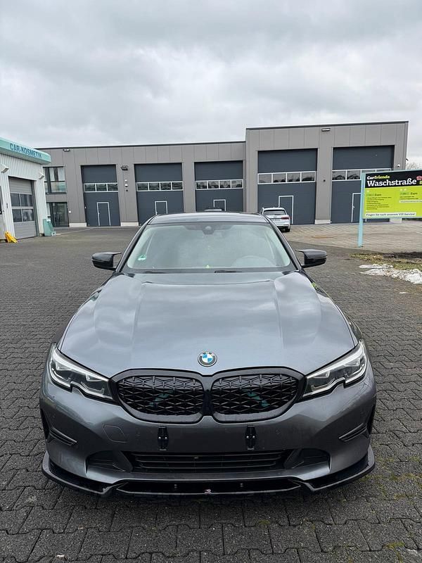 Gebraucht BMW 320 190 PS (139 kW) 2019 Grau Limousine