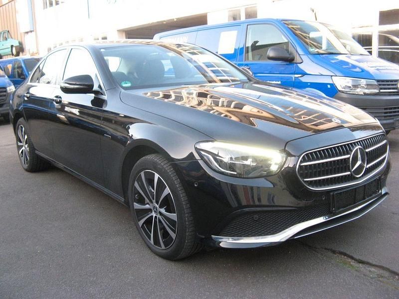 Schwarz Gebraucht 2020 Mercedes E300 Avantgarde Limousine | 38.888 € (Teuer) - Bild 1/4