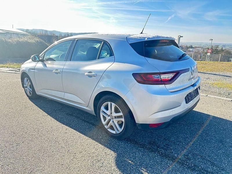 Gebraucht Renault Mégane IV Experience 101 PS (74 kW) 2016 Silber Limousine