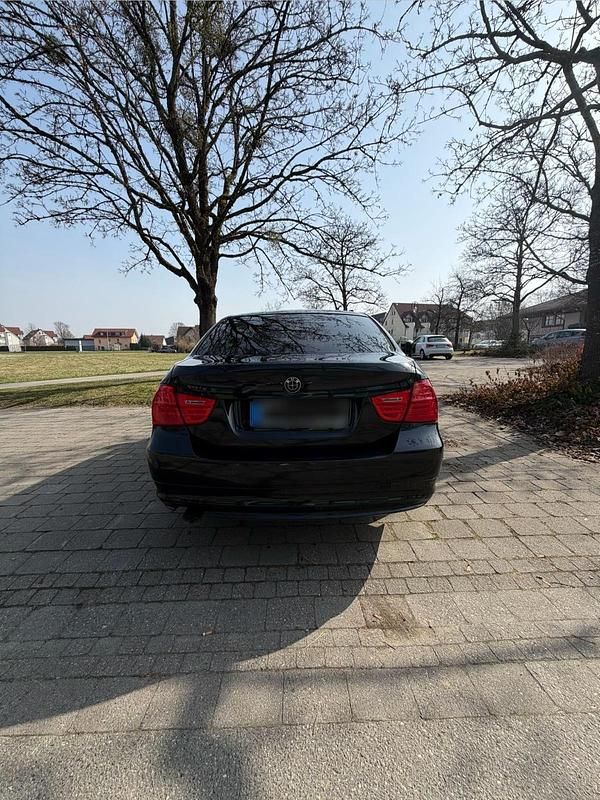 Second-hand BMW 318 143 CP (105 kW) 2009 Negru Berlinǎ