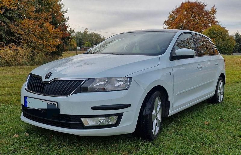 Weiß Gebraucht 2015 Skoda Rapid Drive Limousine | 5.599 € (Guter Preis) - Bild 1/4