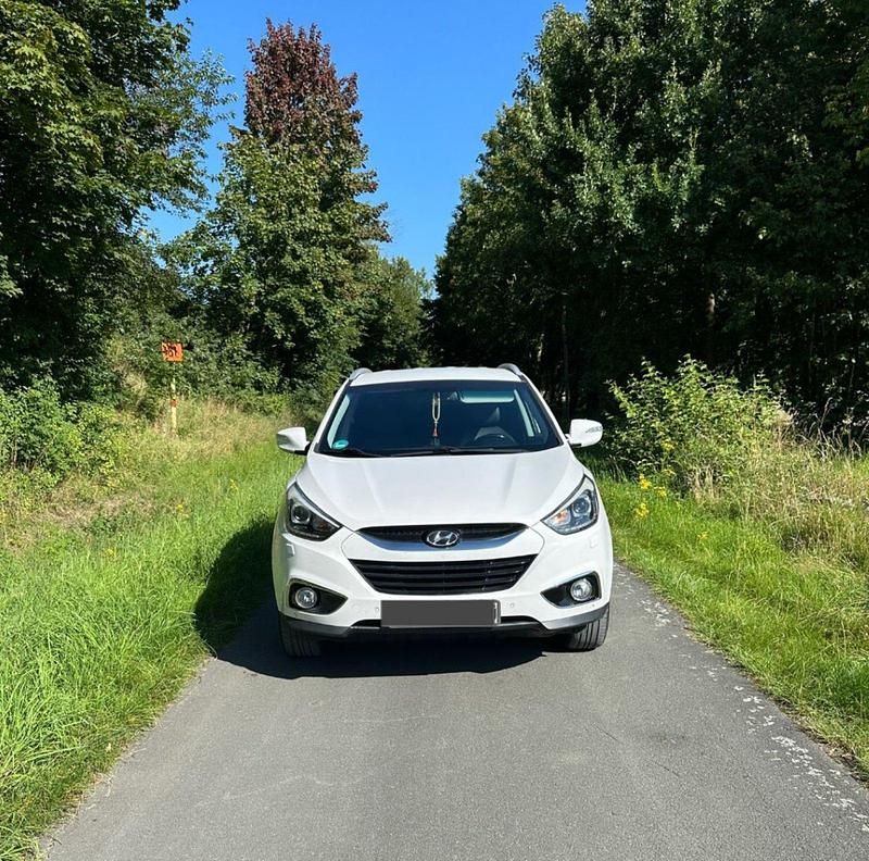 Weiß Gebraucht 2015 Hyundai Tucson SUV | 14.000 € (Guter Preis) - Bild 1/4
