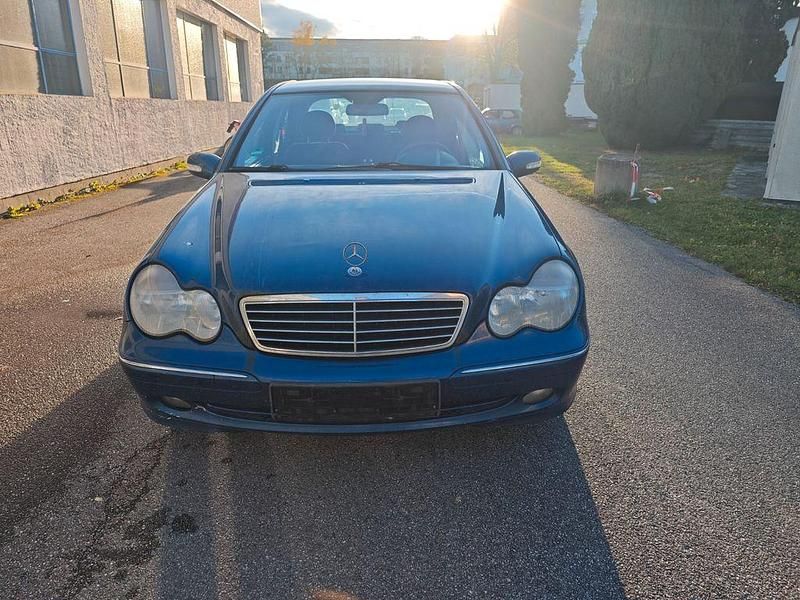 Gebraucht Mercedes C200 Avantgarde 116 PS (85 kW) 2001 Blau Limousine