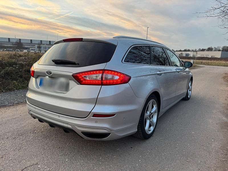 Gebraucht Ford Mondeo Titanium 180 PS (132 kW) 2015 Silber Kombi