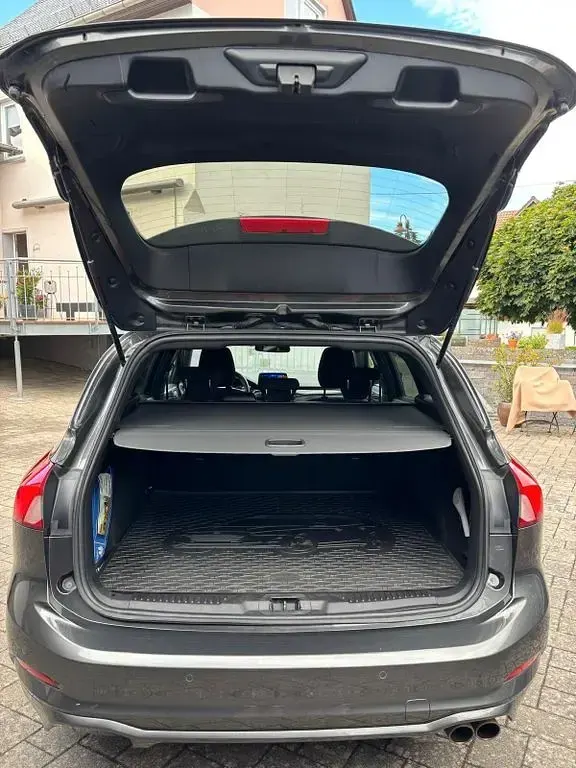 Gebraucht Ford Focus ST-Line 125 PS (91 kW) 2020 Grau Limousine
