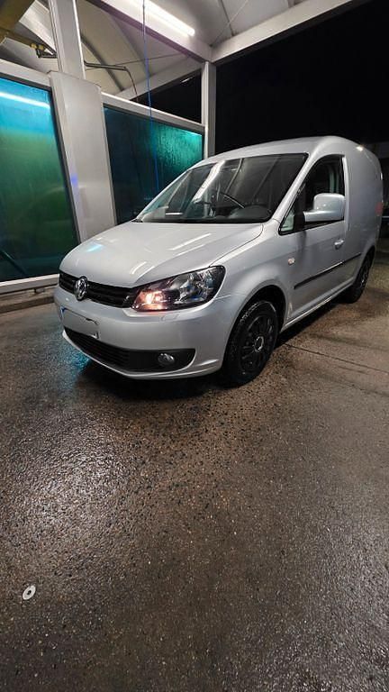 Gebraucht VW Caddy Highline 102 PS (75 kW) 2013 Silber Van / Kleinbus
