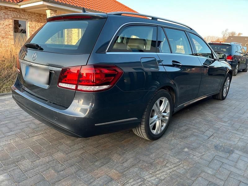 Gebraucht Mercedes E350 258 PS (189 kW) 2013 Grau Kombi