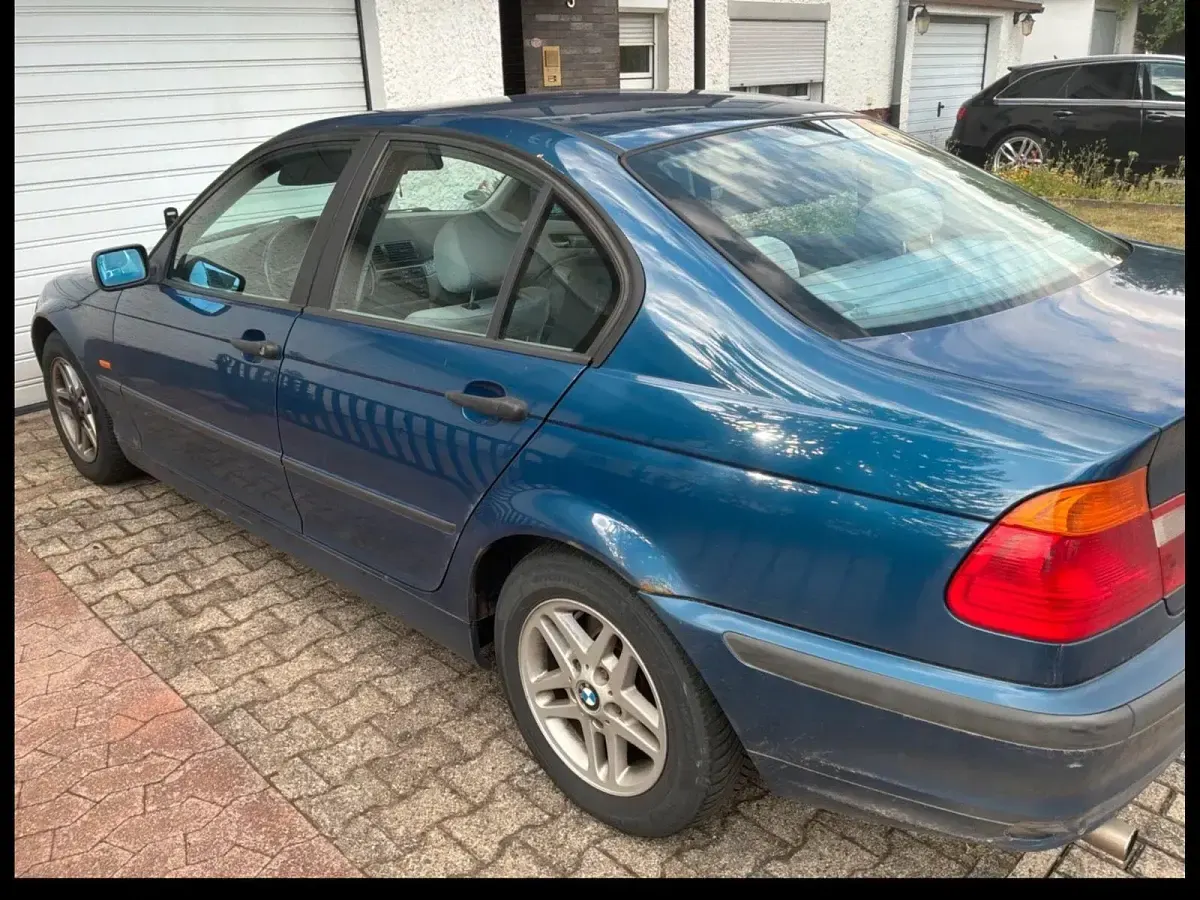 Gebraucht BMW 316 Basis 104 PS (76 kW) 2001 Blau Limousine