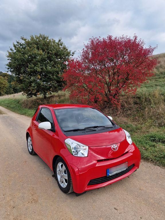 Rot Gebraucht 2014 Toyota iQ Kleinwagen | 5.799 € (Fairer Preis) - Bild 1/4