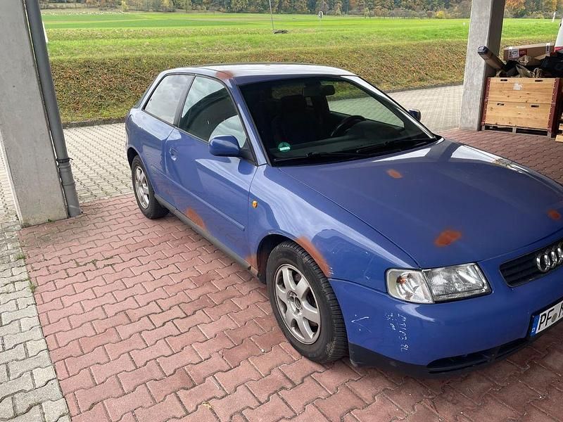 Blau Gebraucht 1998 Audi A3 Ambiente Limousine | 850 € - Bild 1/4