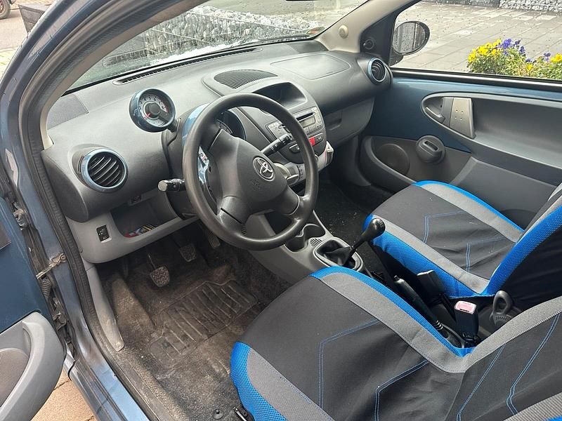 Gebraucht Toyota Aygo 68 PS (50 kW) 2008 Blau Kleinwagen