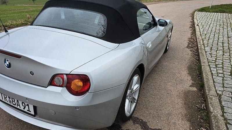 Gebraucht BMW Z4 Sport Line 170 PS (125 kW) 2004 Silber Cabrio
