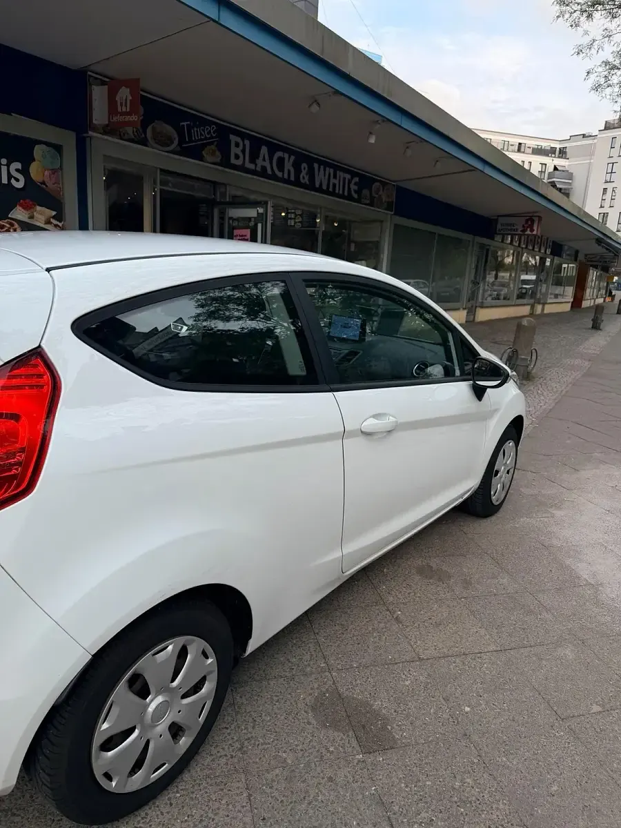 Gebraucht Ford Fiesta 101 PS (74 kW) 2016 Weiß Kleinwagen