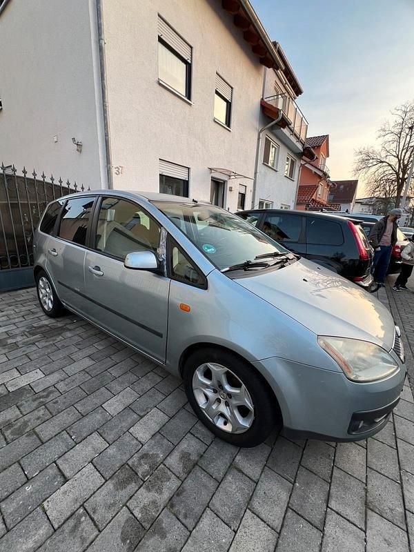 Second-hand Ford Focus 125 CP (91 kW) 2004 Argintiu Berlinǎ