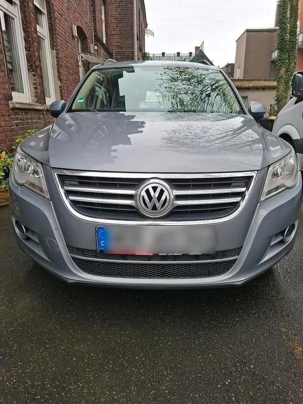 Grau Gebraucht 2010 VW Tiguan SUV | 3.950 € (Superpreis) - Bild 1/4