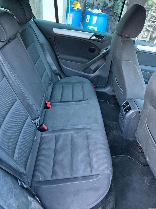 Second-hand VW Golf VI 105 CP (77 kW) 2011 Gri Hatchback