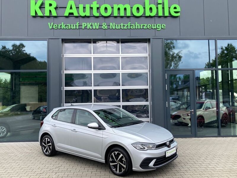 Silber Gebraucht 2023 VW Polo Life Limousine | 19.490 € (Fairer Preis) - Bild 1/4