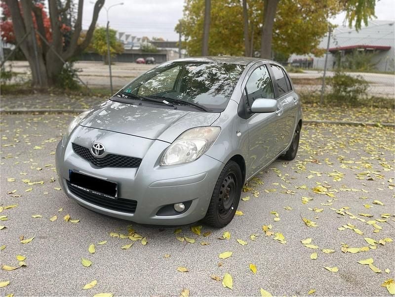 Grün Gebraucht 2009 Toyota Yaris Kleinwagen | 2.800 € (Guter Preis) - Bild 1/4