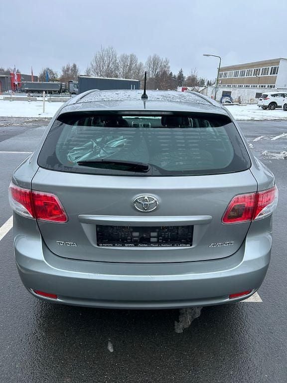 Gebraucht Toyota Avensis 147 PS (108 kW) 2011 Silber Limousine