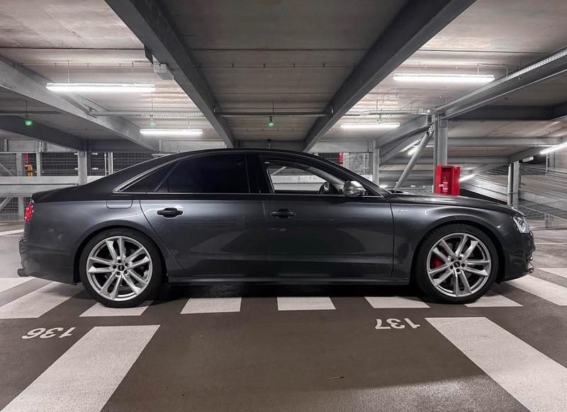Gebraucht Audi S8 520 PS (382 kW) 2013 Silber Limousine