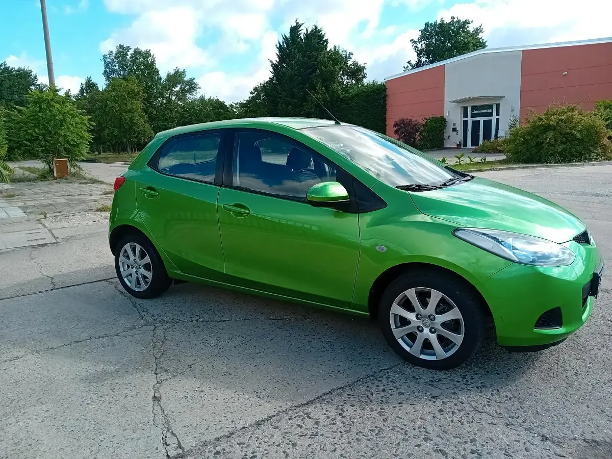 Gebraucht Mazda 2 75 PS (55 kW) 2009 Grün Kleinwagen