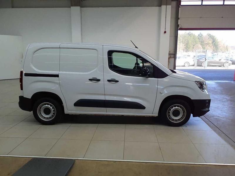 Gebraucht Opel Combo 102 PS (75 kW) 2024 Kaolin weiß Van