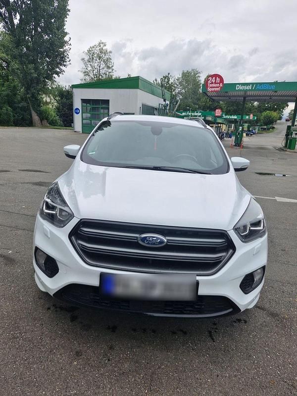 Gebraucht Ford Kuga ST-Line 180 PS (132 kW) 2018 Weiß SUV