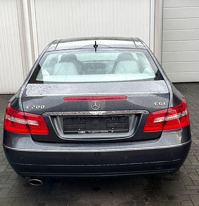 Gebraucht Mercedes E200 Avantgarde 184 PS (135 kW) 2010 Grau Coupé