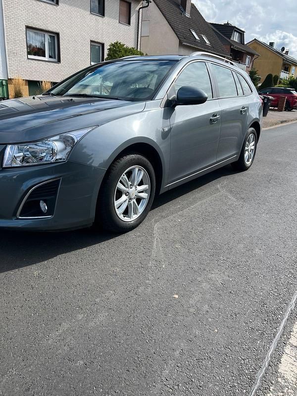 Grau Gebraucht 2013 Chevrolet Cruze Kombi | 5.100 € (Fairer Preis) - Bild 1/4