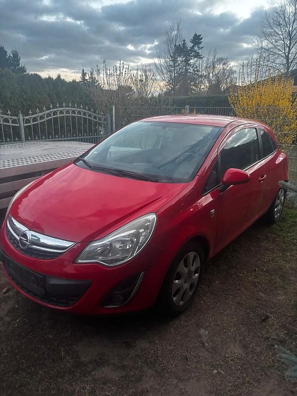 Usata Opel Corsa 75 CV (55 kW) 2011 Rosso Utilitaria