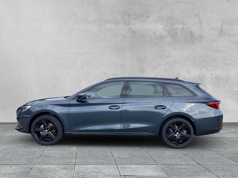 Neu Seat Leon Black Edition 150 PS (110 kW) 2025 Grau Limousine