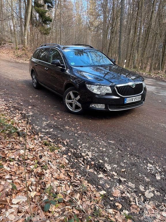 Gebraucht Skoda Superb Elegance 140 PS (102 kW) 2012 Schwarz Kombi
