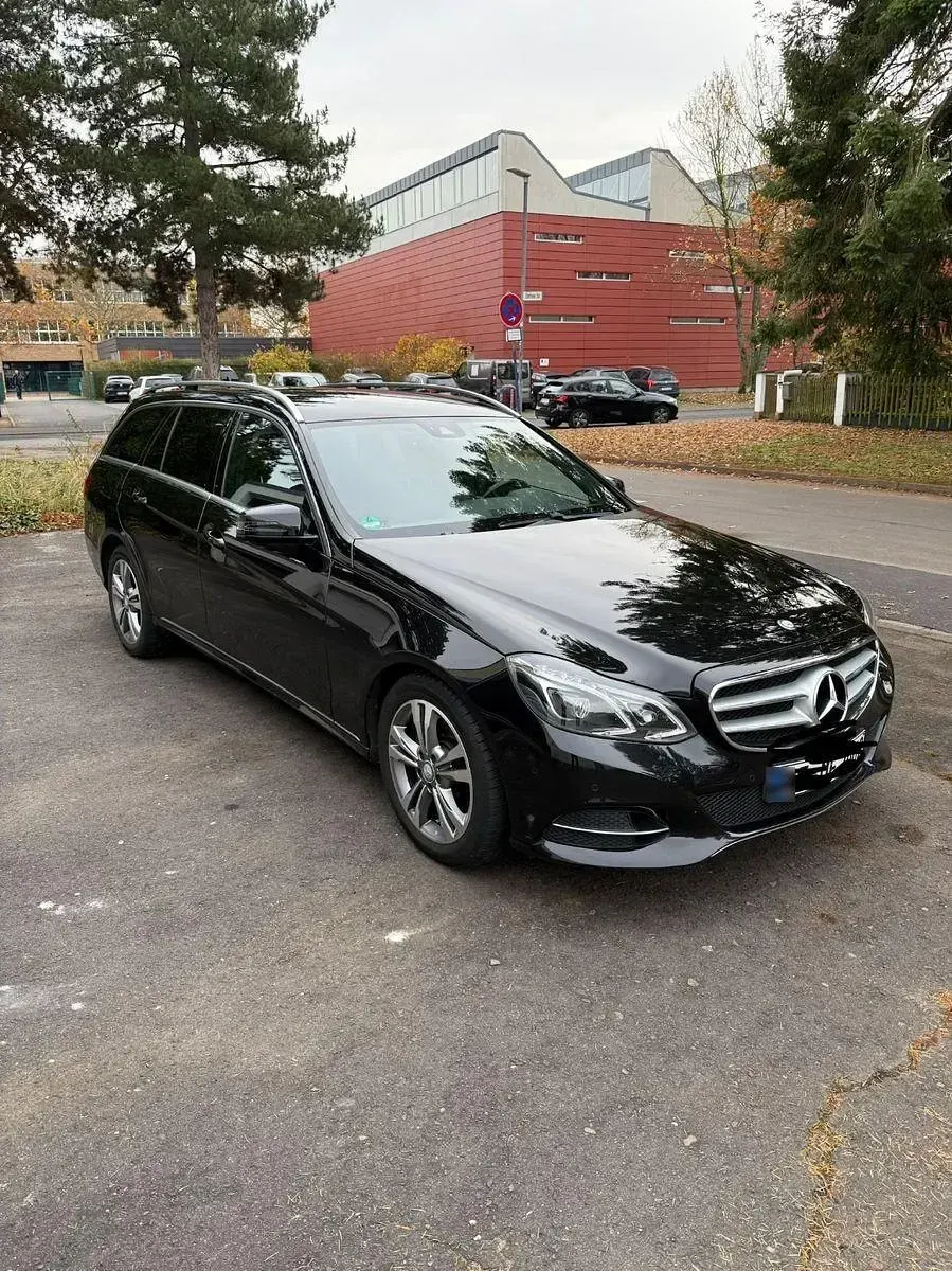 Usado Mercedes E220 Edition 170 CV (125 kW) 2014 Negro Familiar