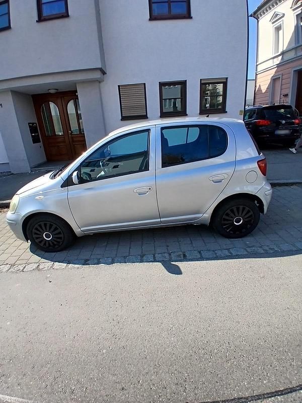 Gebraucht Toyota Yaris 85 PS (62 kW) 2004 Grau Limousine