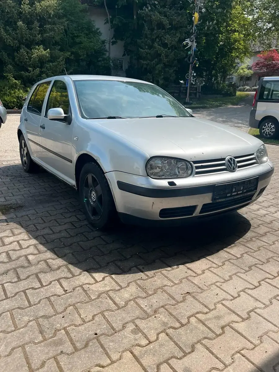Gebraucht VW Golf IV 90 PS (66 kW) 2001 Silber Kleinwagen