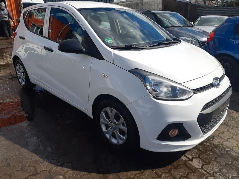 Gebraucht Hyundai i10 Classic 67 PS (49 kW) 2015 Weiß Kleinwagen