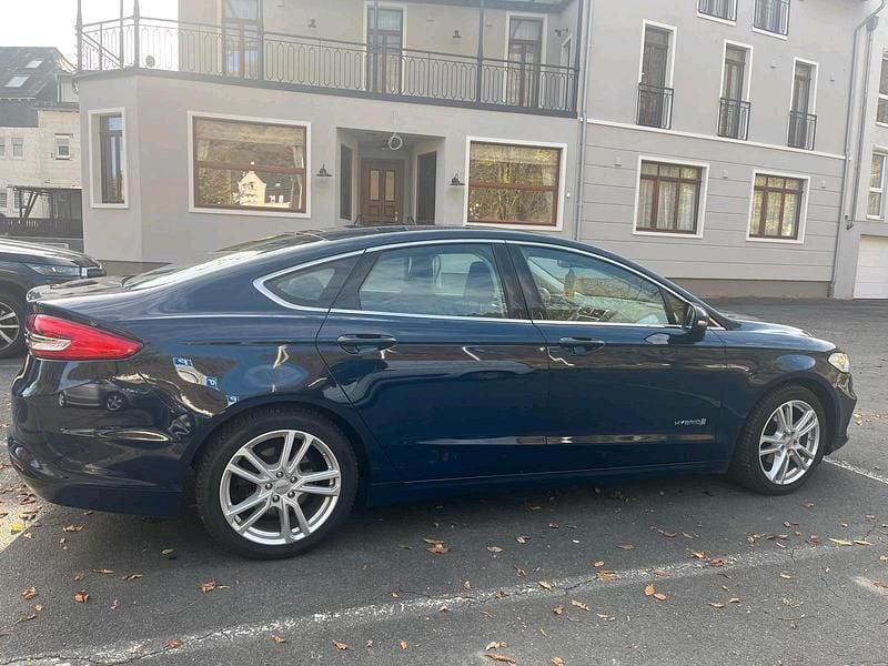 Blau Gebraucht 2019 Ford Mondeo Limousine | 16.000 € (Superpreis) - Bild 1/4