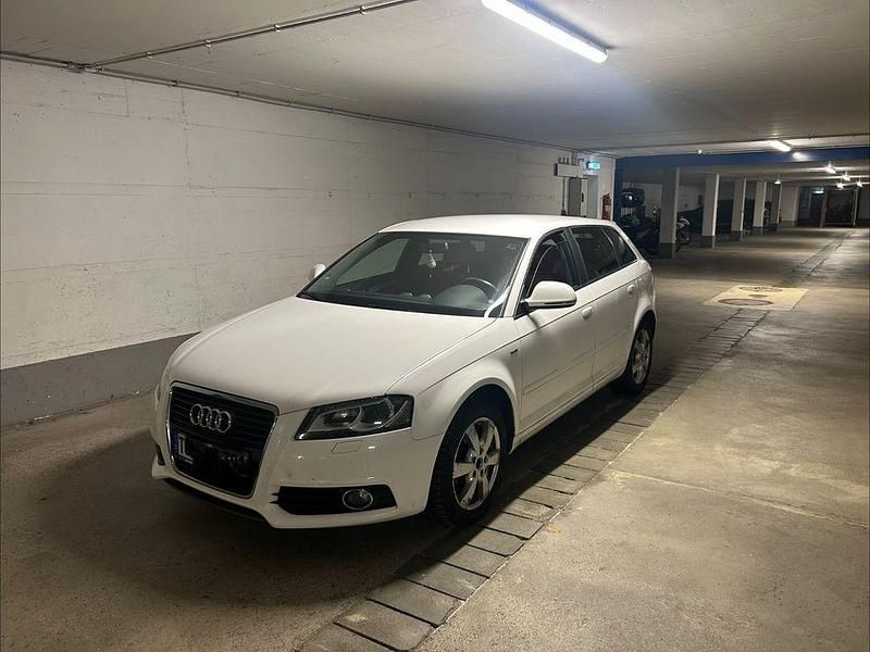 Weiß Gebraucht 2009 Audi A3 Sportback S-Line Limousine | 6.300 € (Fairer Preis) - Bild 1/4