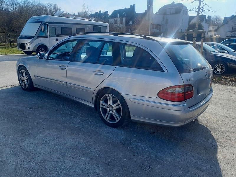 Gebraucht Mercedes E220 Avantgarde 170 PS (125 kW) 2008 Silber Kombi