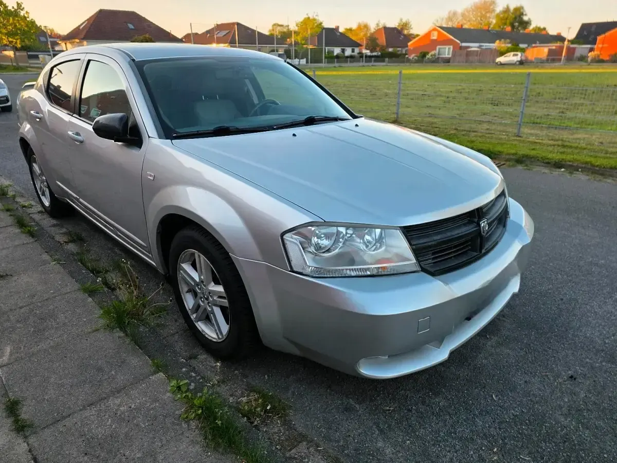 Gebraucht Dodge Avenger 175 PS (128 kW) 2008 Silber Limousine