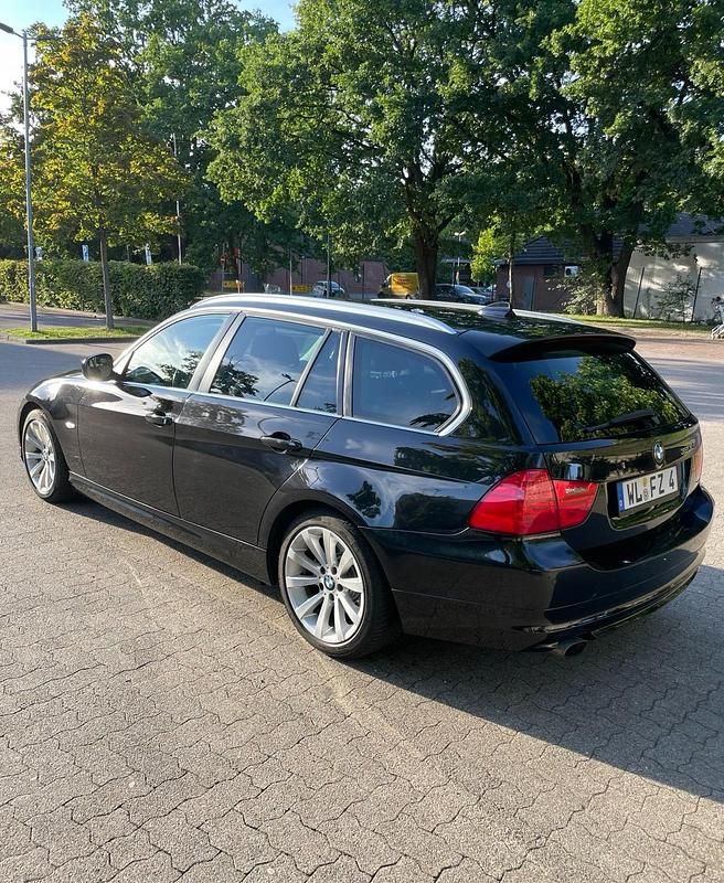 Schwarz Gebraucht 2010 BMW 320 Kombi | 6.500 € (Fairer Preis) - Bild 1/4