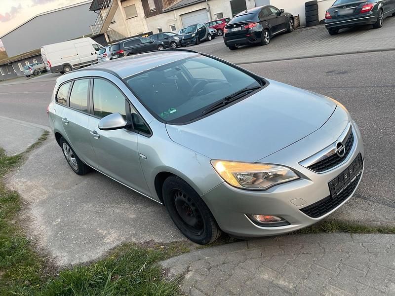 Gebraucht Opel Astra 140 PS (102 kW) 2012 Silber Kombi