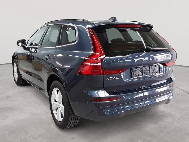 Gebraucht Volvo XC60 Momentum 197 PS (144 kW) 2022 Denim blue metallic SUV