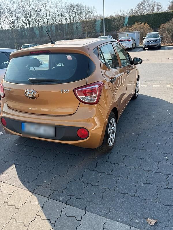 Gebraucht Hyundai i10 67 PS (49 kW) 2017 Orange Kleinwagen