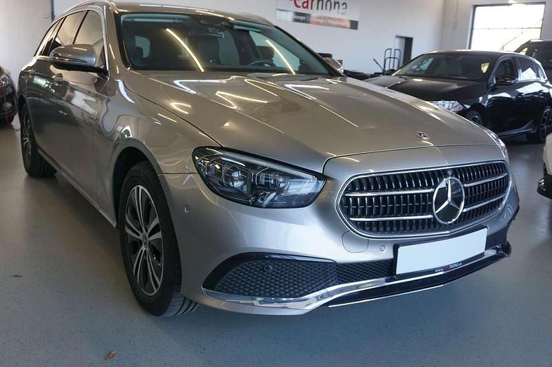 Gebraucht Mercedes E200 160 PS (117 kW) 2023 Silber Kombi