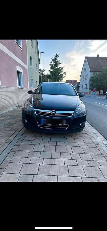 Schwarz Gebraucht 2007 Opel Astra Limousine | 2.900 € (Fairer Preis) - Bild 1/4