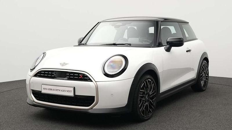 Weiß Gebraucht 2024 Mini Cooper S Favoured Kleinwagen | 26.017 € - Bild 1/4