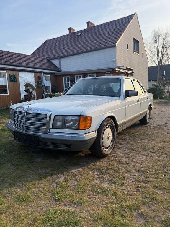 Gebraucht Mercedes 300 125 PS (91 kW) 1984 Weiß Limousine