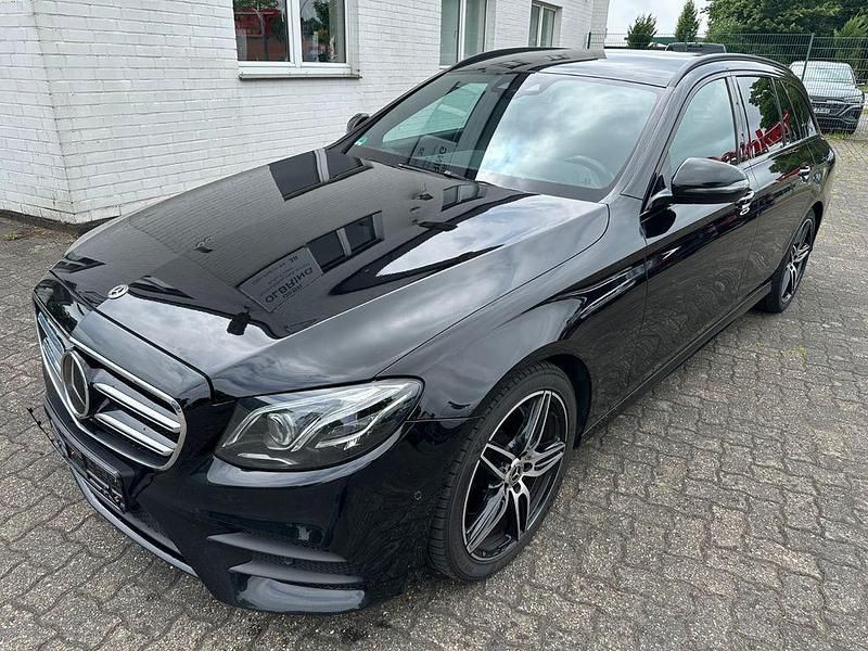 Schwarz Gebraucht 2018 Mercedes E220 AMG line Limousine | 23.450 € (Guter Preis) - Bild 1/4