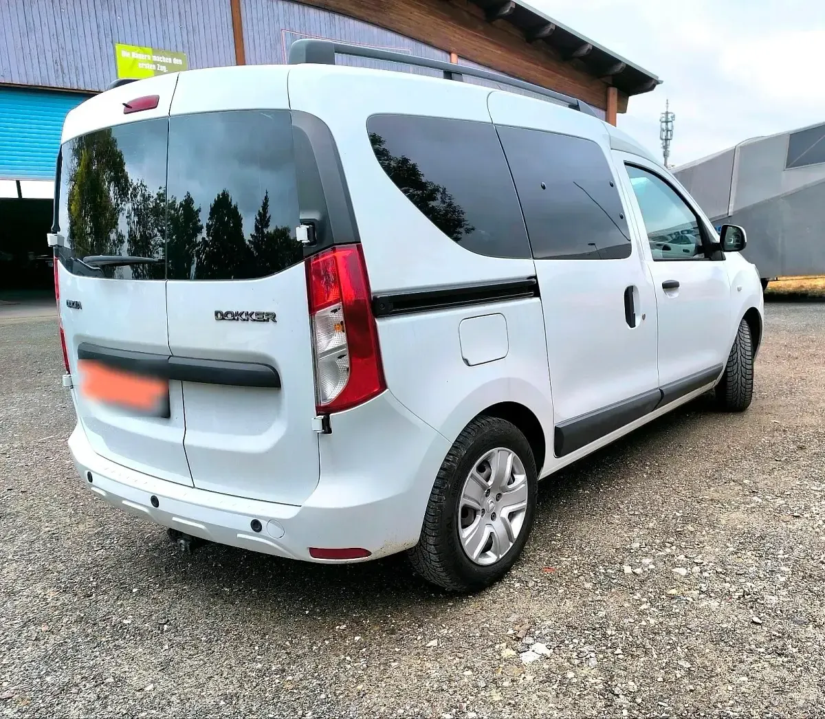 Gebraucht Dacia Dokker 102 PS (75 kW) 2018 Weiß Van / Kleinbus